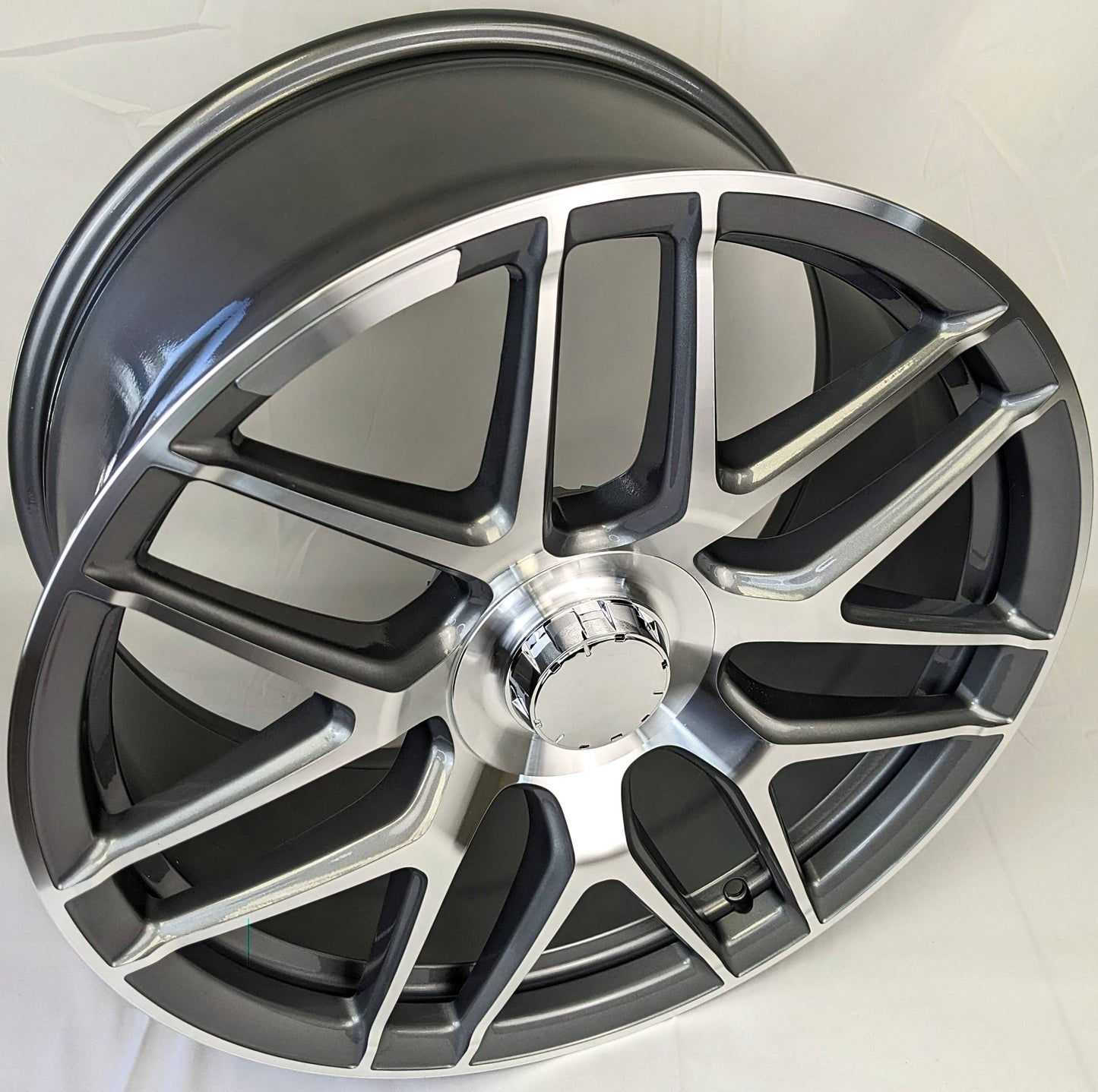 Set of 4 Wheels 20" x 8.5" and 20" x 9.5" Gray Machined Rims