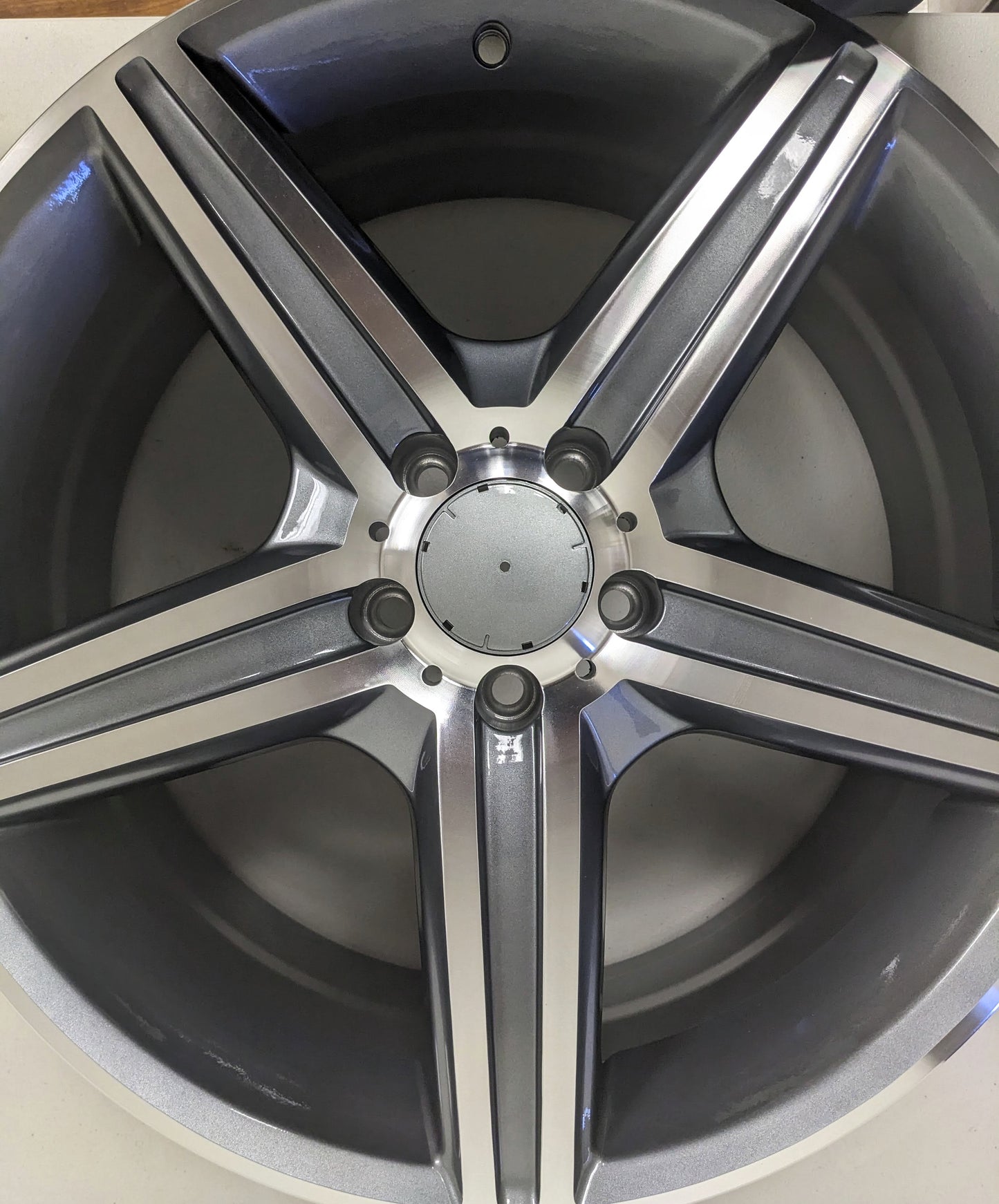 Set of 4 Wheels 18" x 8.5" and 18" x 9.5" Gray Machined Wheels Rims