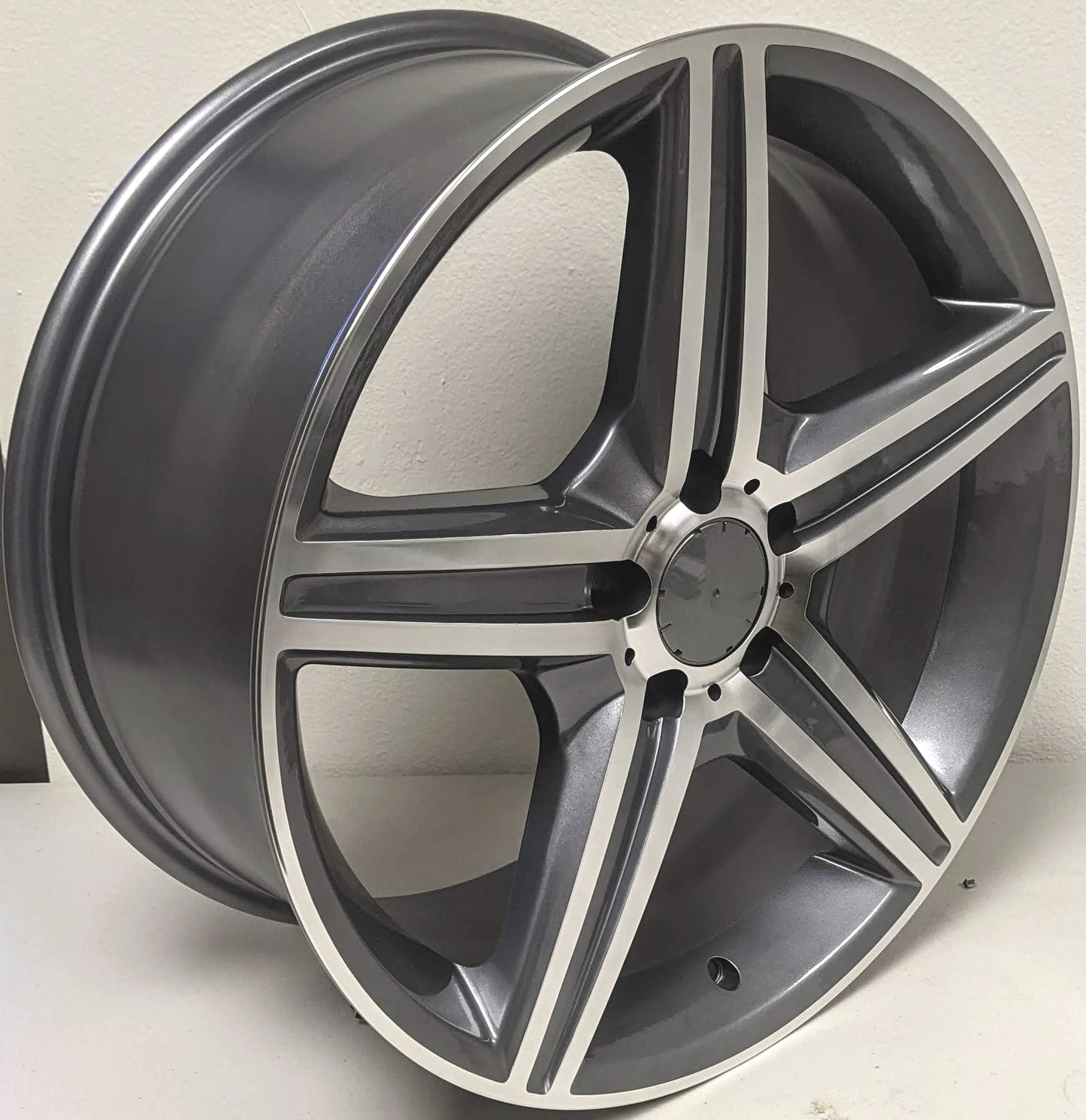 Set of 4 Wheels 18" x 8.5" and 18" x 9.5" Gray Machined Wheels Rims